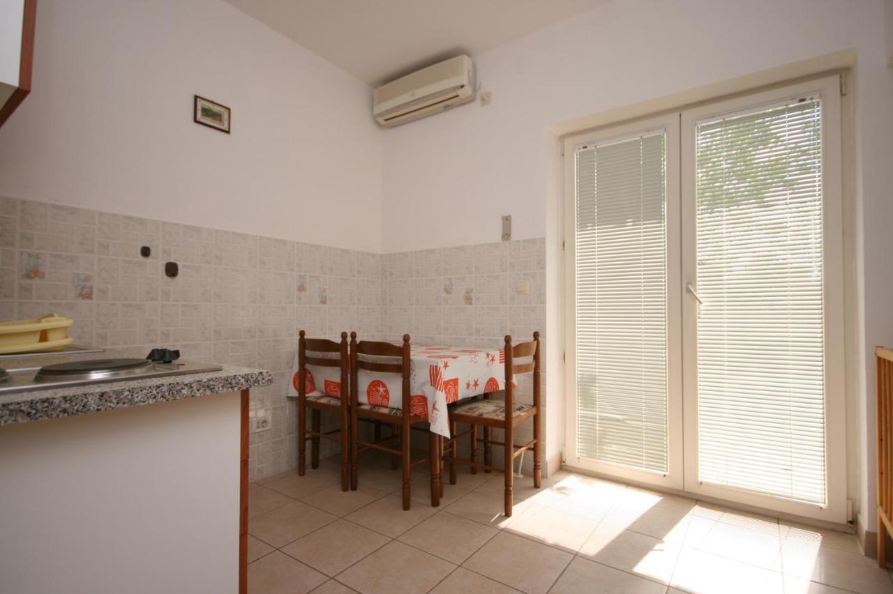Apartments And Rooms With Parking Space Mandre, Pag - 6309 Kolan Zewnętrze zdjęcie