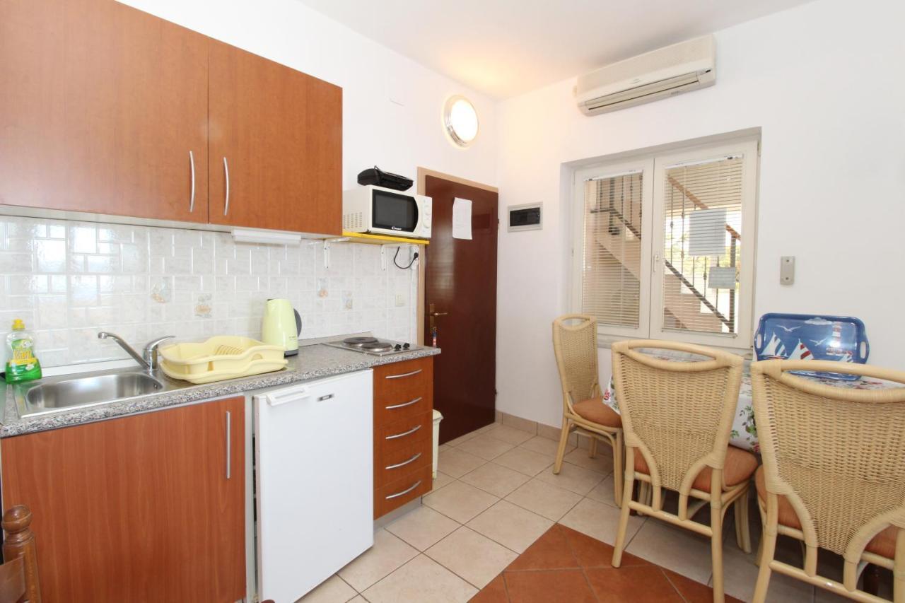Apartments And Rooms With Parking Space Mandre, Pag - 6309 Kolan Zewnętrze zdjęcie